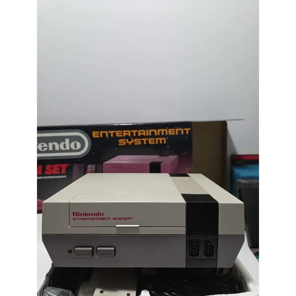 Nintendo NES Action Set Console CIB Zapper Controllers 15 Games Bundle